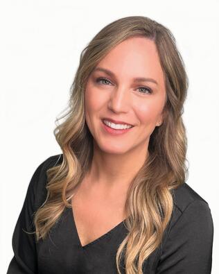 Headshot of Kelsey Galinsky