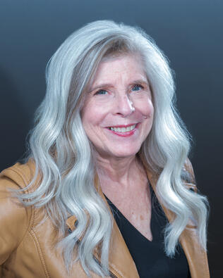 Headshot of Elizabeth Hartmann