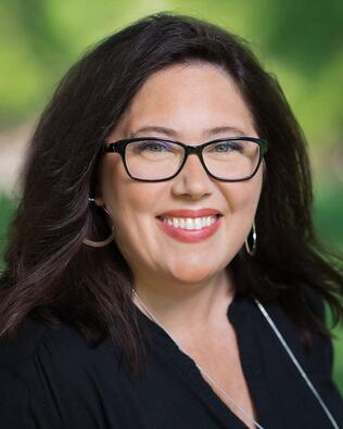 Headshot of Nicki Hemenway