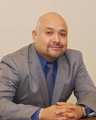 Headshot of Roberto Sanchez