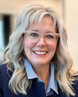 Headshot of Tammi Winbauer