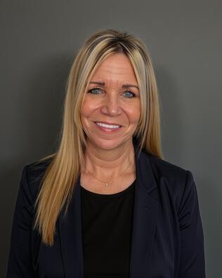 Headshot of Lisa Mazzola