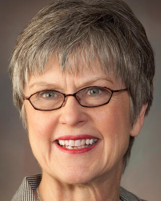 Headshot of Lynda Mason