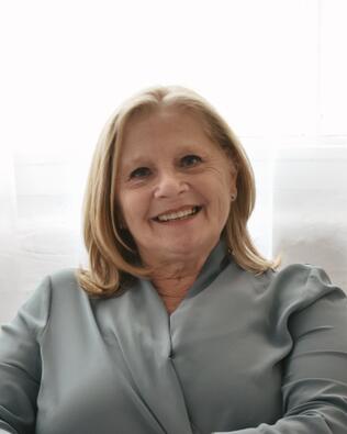 Headshot of Helen Pirri