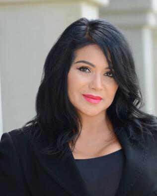 Headshot of Rosalie Felix