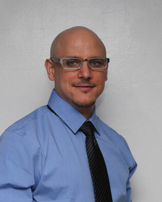 Headshot of Efraim Maldonado