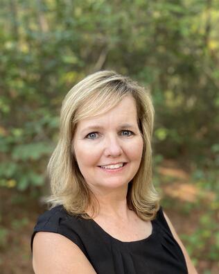 Headshot of Stephanie Turner