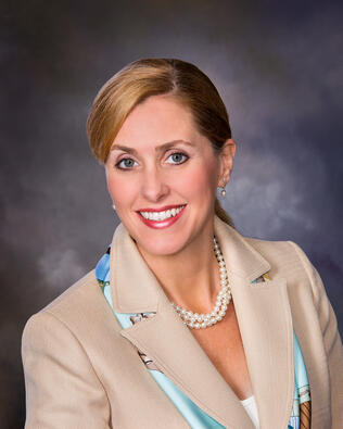 Headshot of Kelly Barnes