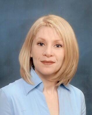 Headshot of Rowena Dominguez