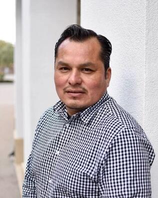 Headshot of Carlos Alfaro
