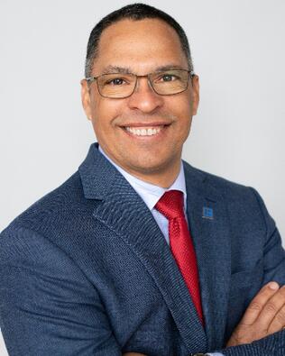 Headshot of Gustavo Sanchez