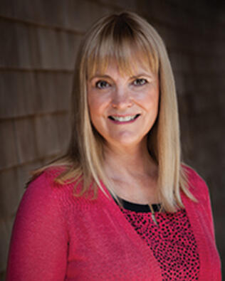 Headshot of Rebecca Kirkendall