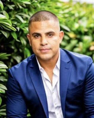 Headshot of Ivan Mora