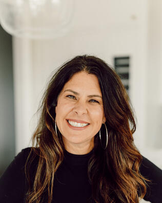 Headshot of Stacy Barry