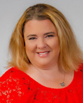 Headshot of Jennifer Bauer