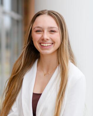 Headshot of Jessie Lunetta