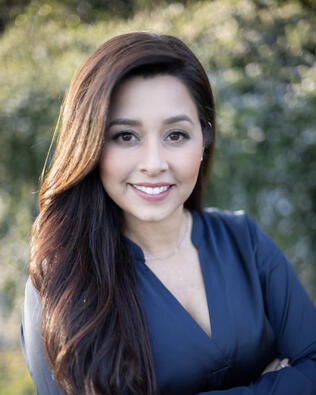 Headshot of Vianey Del Real
