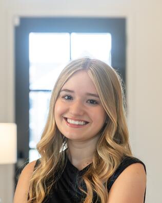 Headshot of Lauryn Kennedy
