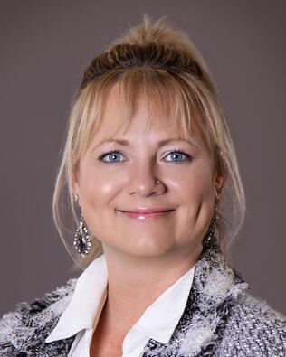 Headshot of Lacey Mercer