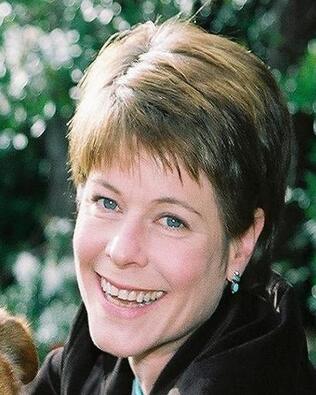 Headshot of Michelle Deering