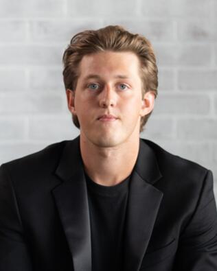 Headshot of Owen Crabbe