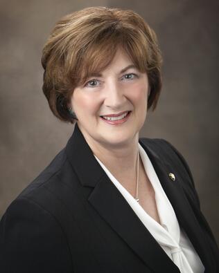Headshot of Ellen McKinzie