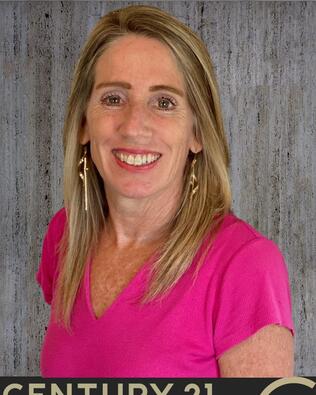 Headshot of Marianne Linder