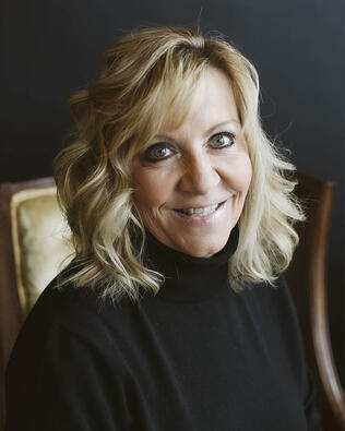 Headshot of Lisa Kuhl