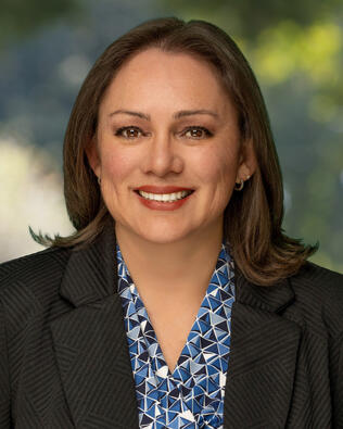 Headshot of Evelin Perez