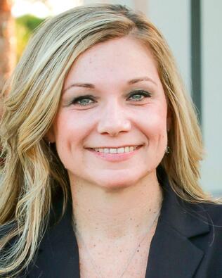 Headshot of Cassie Raia