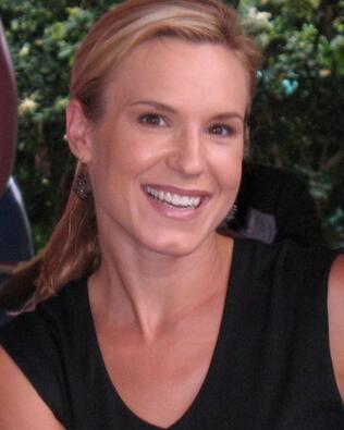 Headshot of Kristine Bunting