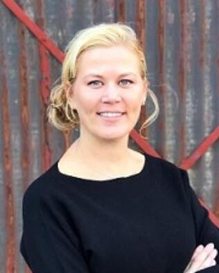 Headshot of Deb McCracken