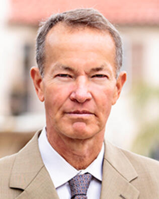 Headshot of Murray Hunt