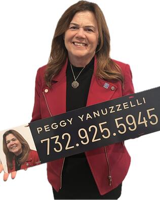 Headshot of Peggy Yanuzzelli
