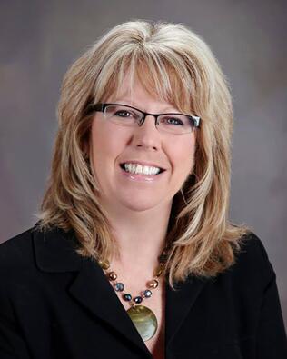 Headshot of Julie Worstenholm