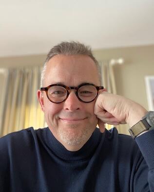 Headshot of Peter Hunt