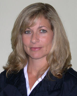 Headshot of Lynne Archambault