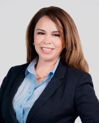 Headshot of Dalia Flores