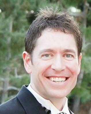 Headshot of Thomas Drealan