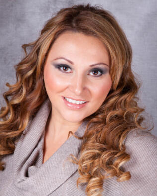 Headshot of Veronica Salazar