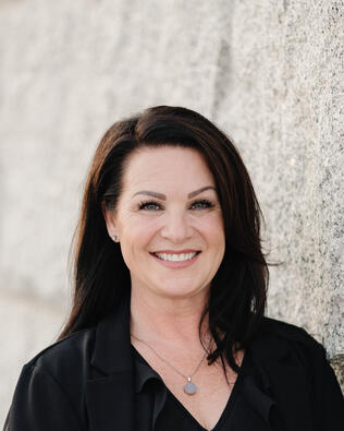 Headshot of Christy Pearce