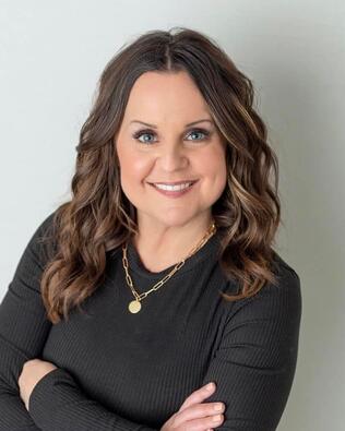 Headshot of Angie Weishaar