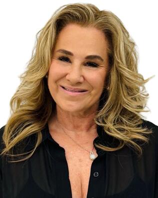 Headshot of Vivian Muller