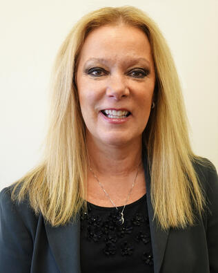 Headshot of Lisa Juergensen