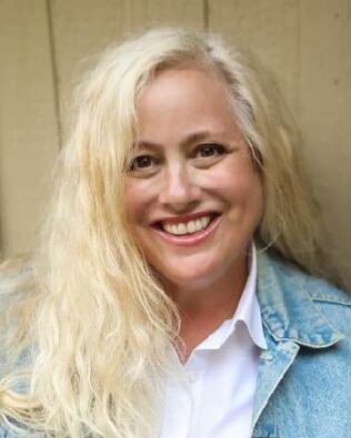 Headshot of Ina Filip
