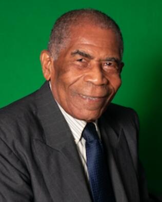 Headshot of Julian Suazo