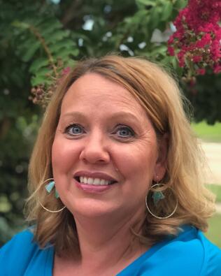 Headshot of Tracie Smith