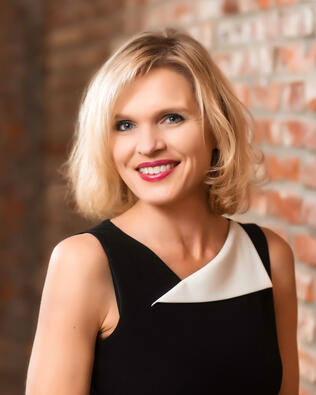 Headshot of Elisabeth Lugar