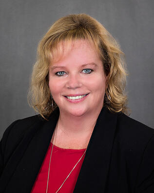 Headshot of Laura Ennis
