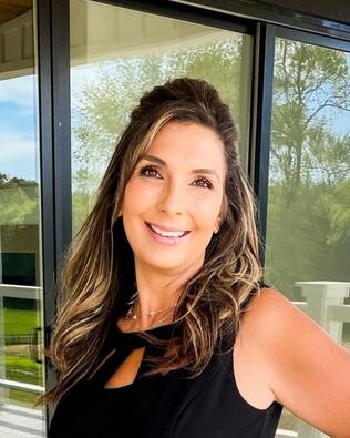 Headshot of Stephanie Anglin